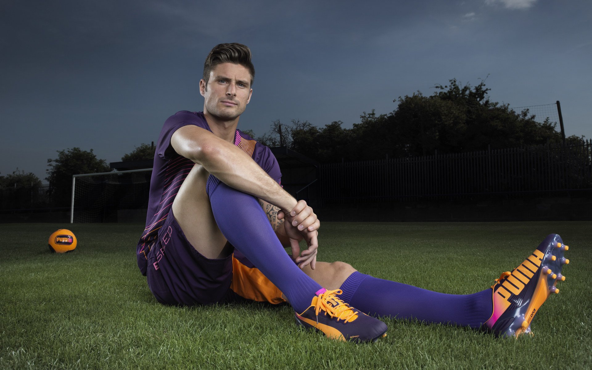 达米恩·麦肯齐：全黑队进攻的灵魂人物，精确传球和灵活跑位让全队受益