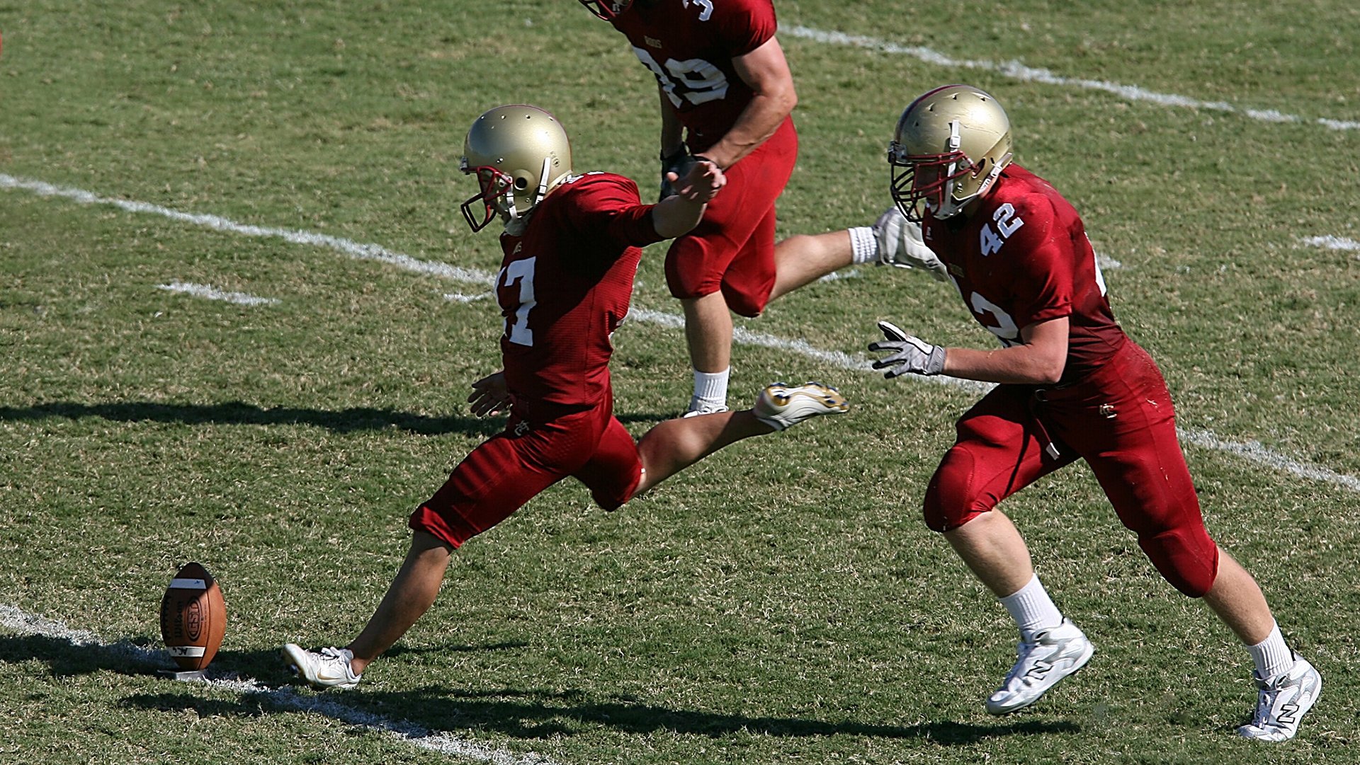 9游app-中国足球宣传月开启，系列公益活动精彩纷呈，足球公益比赛