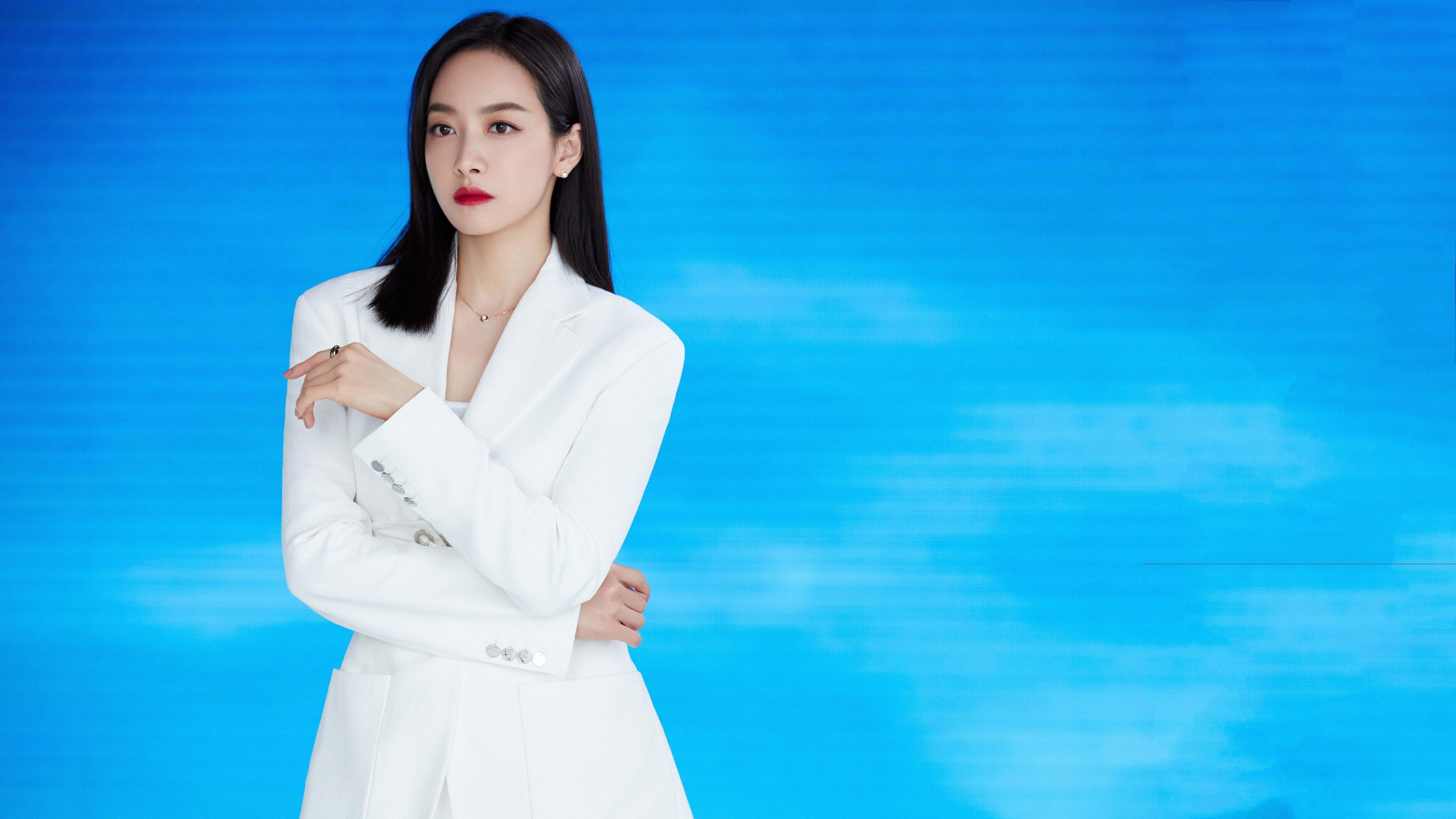 九游体育网站入口-德甲各队纷纷推出定制化球迷礼包，增强互动体验，德甲各个球队赞助商